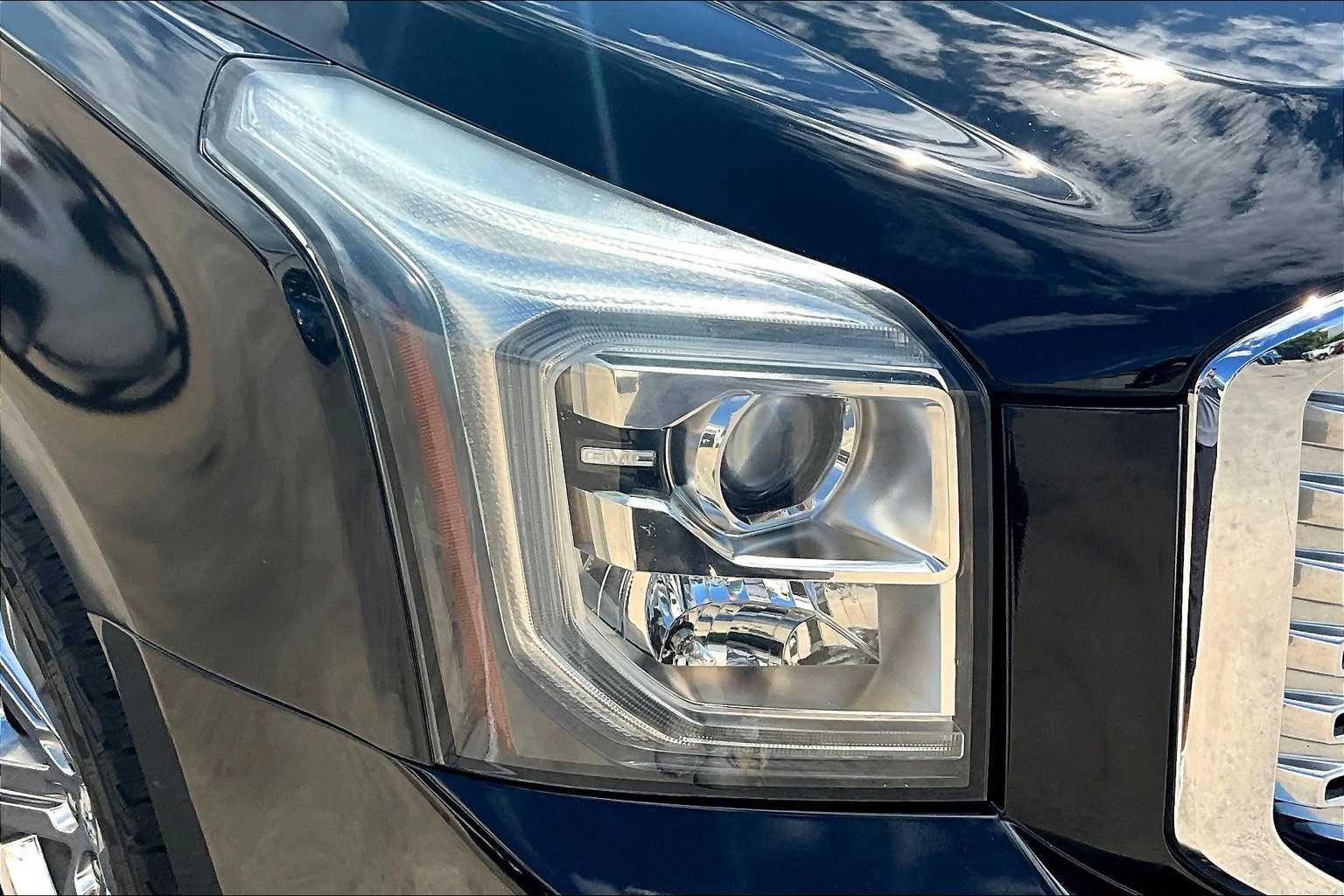 2017 Gmc Yukon Denali photo 27