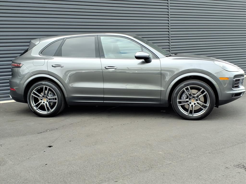 2023 Porsche Cayenne Platinum Edition photo 27