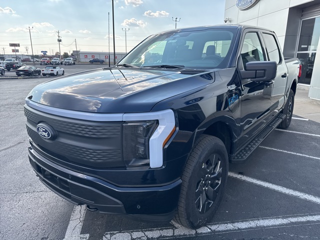 2025 Ford F-150 Lightning photo 8
