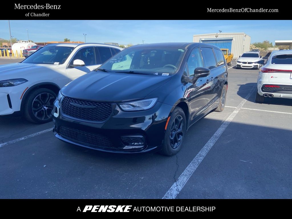 2022 Chrysler Pacifica Hybrid Limited's photo