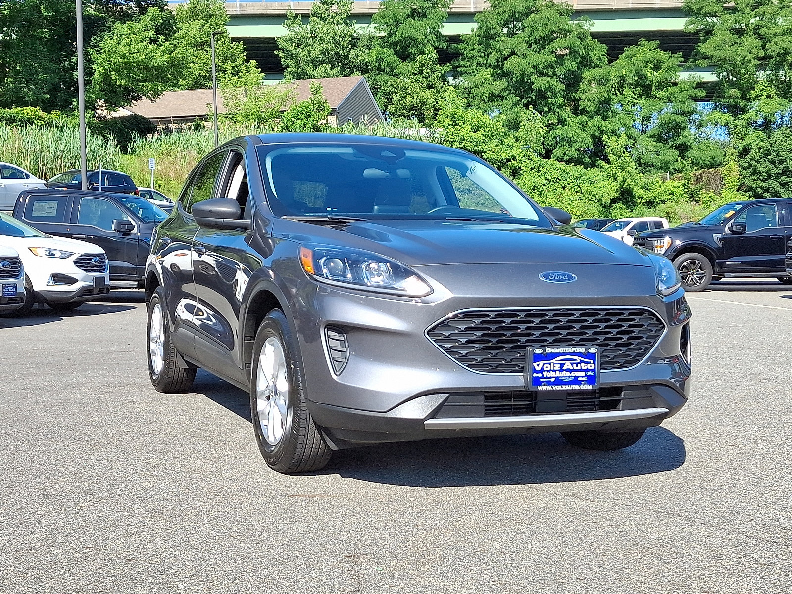 2022 Ford Escape SE photo 2
