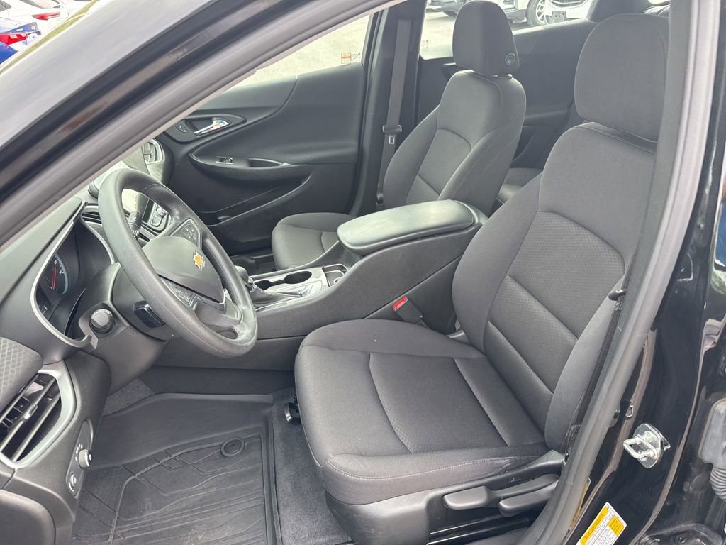 2022 Chevrolet Malibu LS photo 11