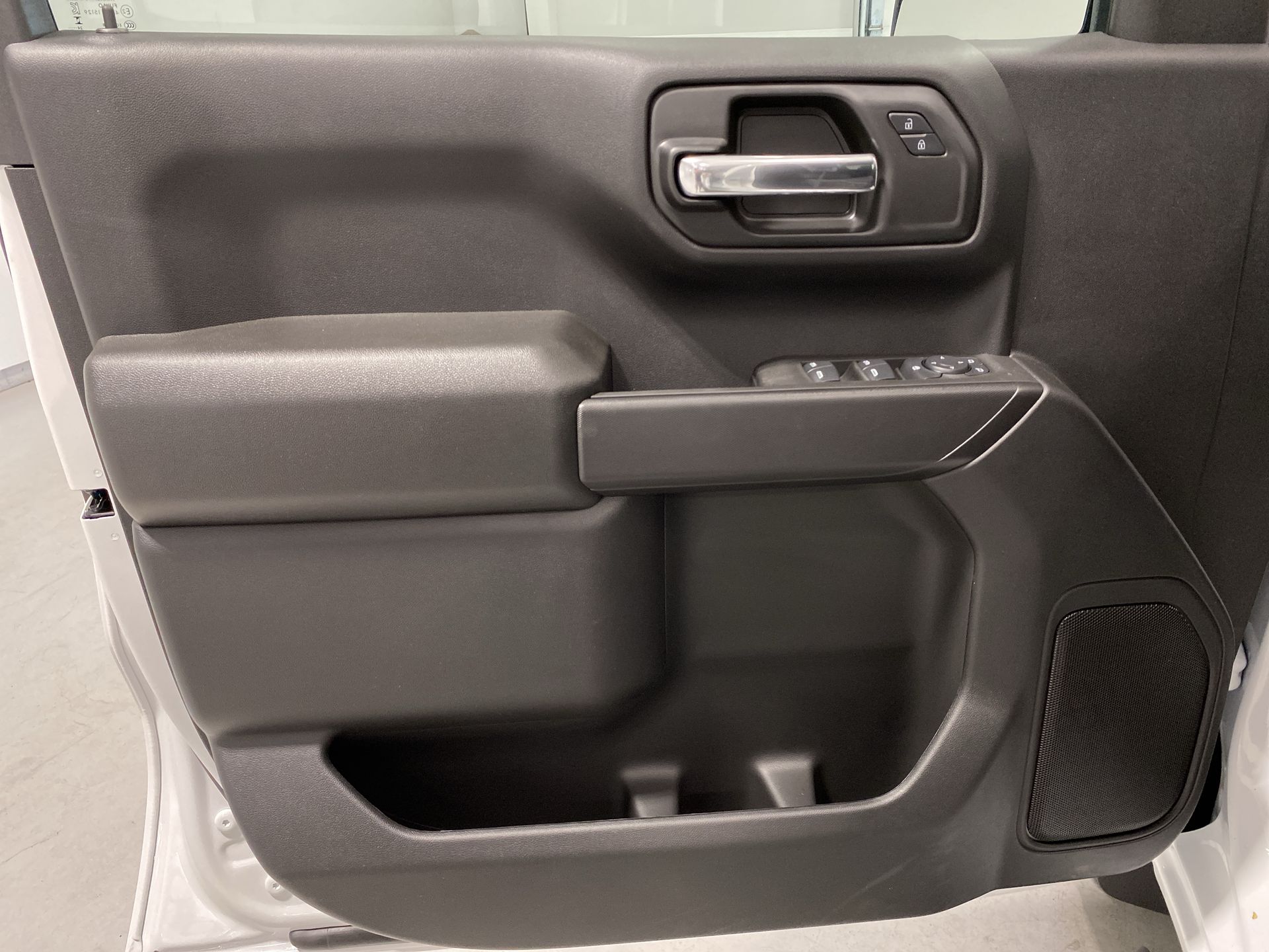 2025 Chevrolet Silverado 1500 Custom photo 21