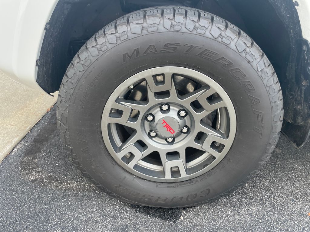 2020 Toyota 4Runner TRD Off-Road Premium photo 3