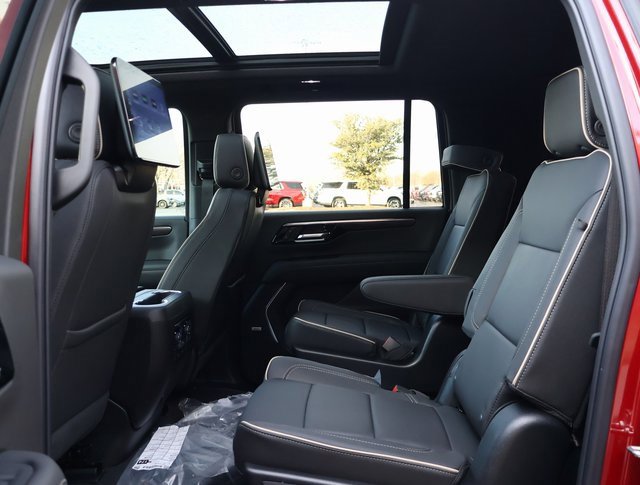 2025 Chevrolet Suburban Premier photo 22