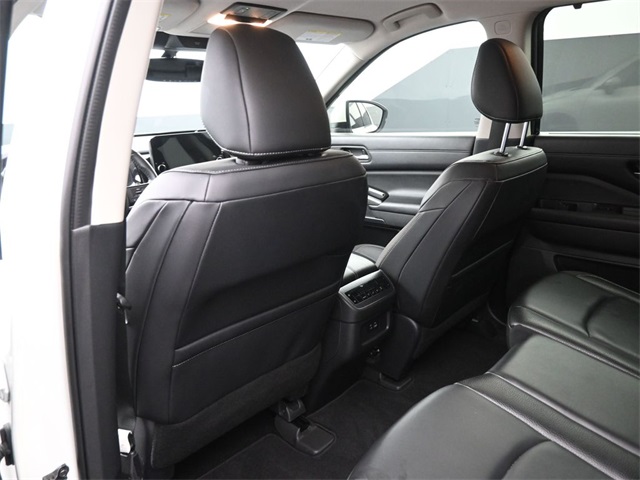 2022 Nissan Pathfinder SL photo 9