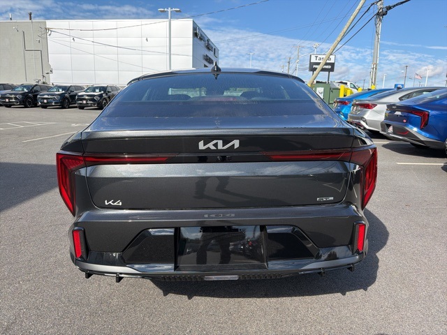 2025 Kia K4 GT-Line photo 3