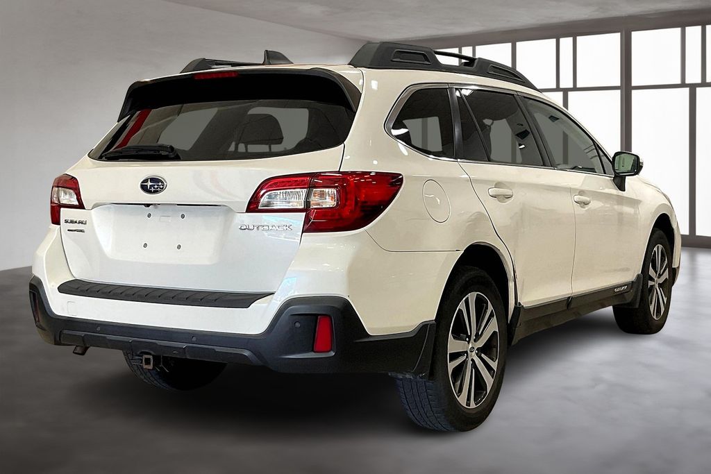 2018 Subaru Outback 2.5i photo 2