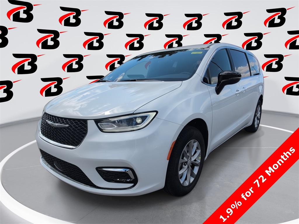 2026 Chrysler Pacifica Select's photo