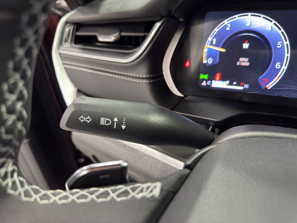 2025 Jeep Grand Cherokee Laredo Altitude photo 16