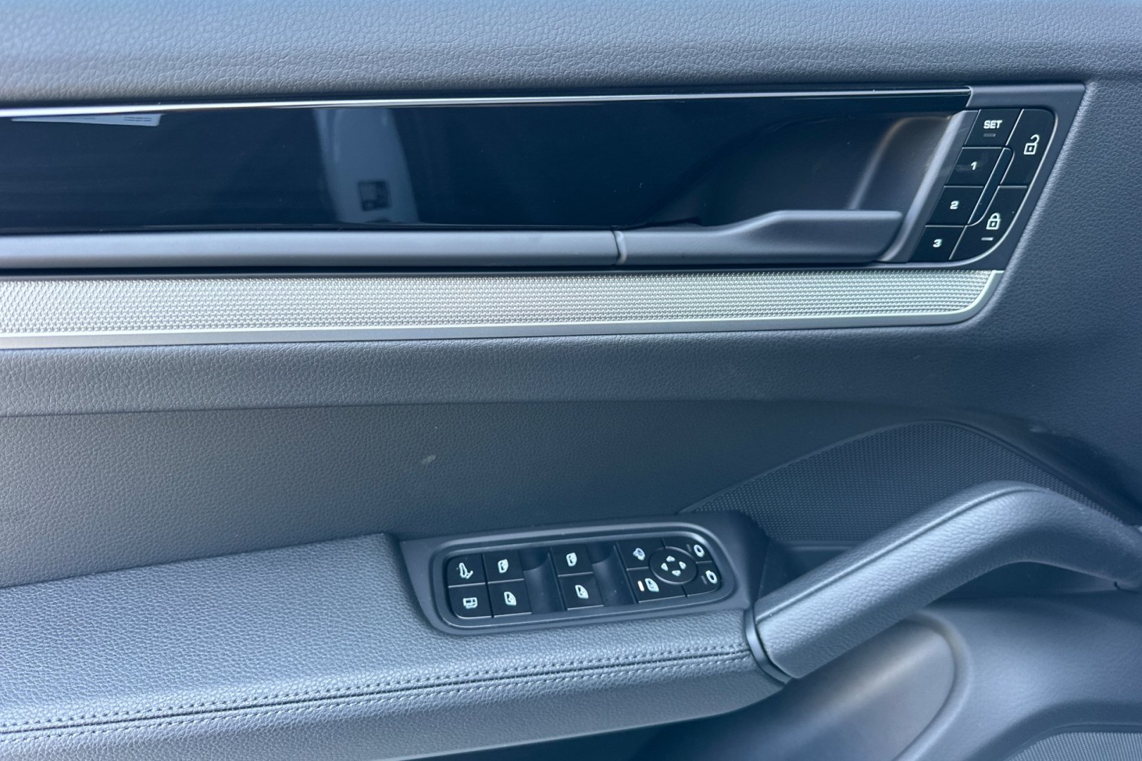 2026 Porsche Cayenne E-Hybrid Coupe photo 12