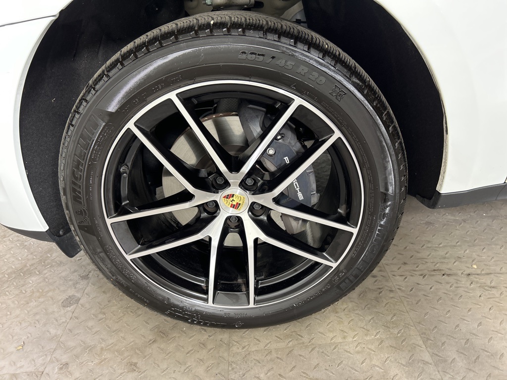 2025 Porsche Macan Base photo 10