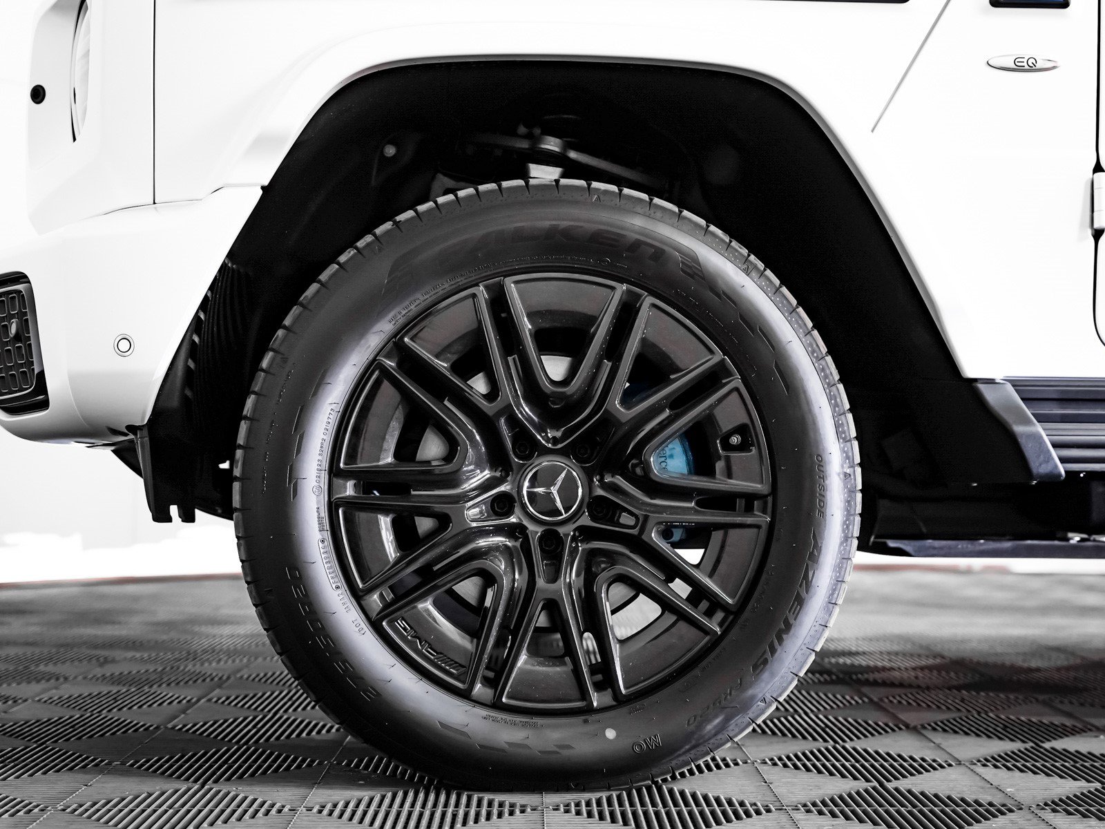 2025 Mercedes Benz G photo 4