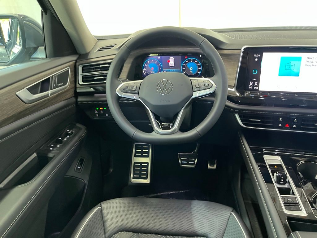 2025 Volkswagen Atlas SEL Premium R-Line photo 19