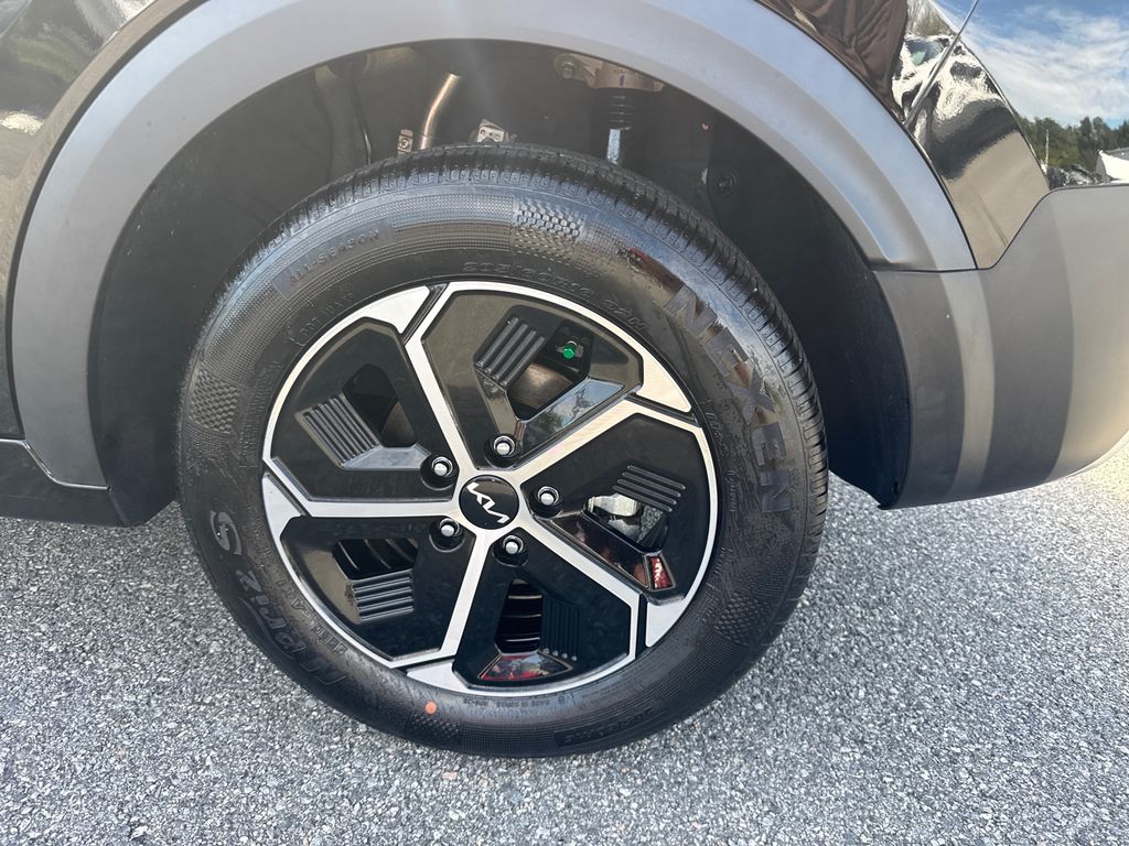 2024 Kia Niro LX photo 19