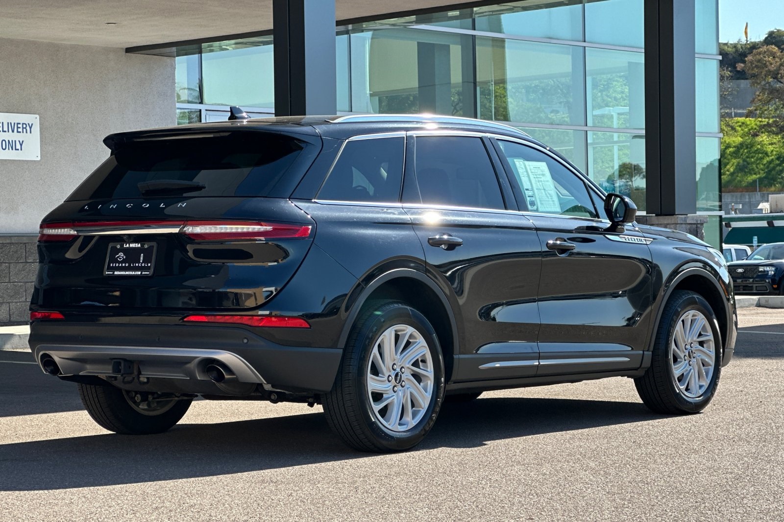 2021 Lincoln Corsair Standard photo 3