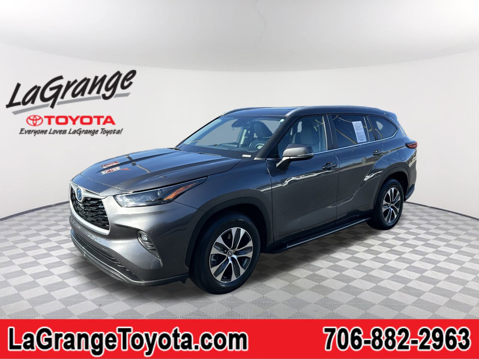 2023 Toyota Highlander XLE's photo