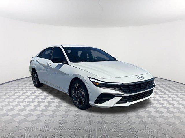 2025 Hyundai Elantra SEL Sport photo 3