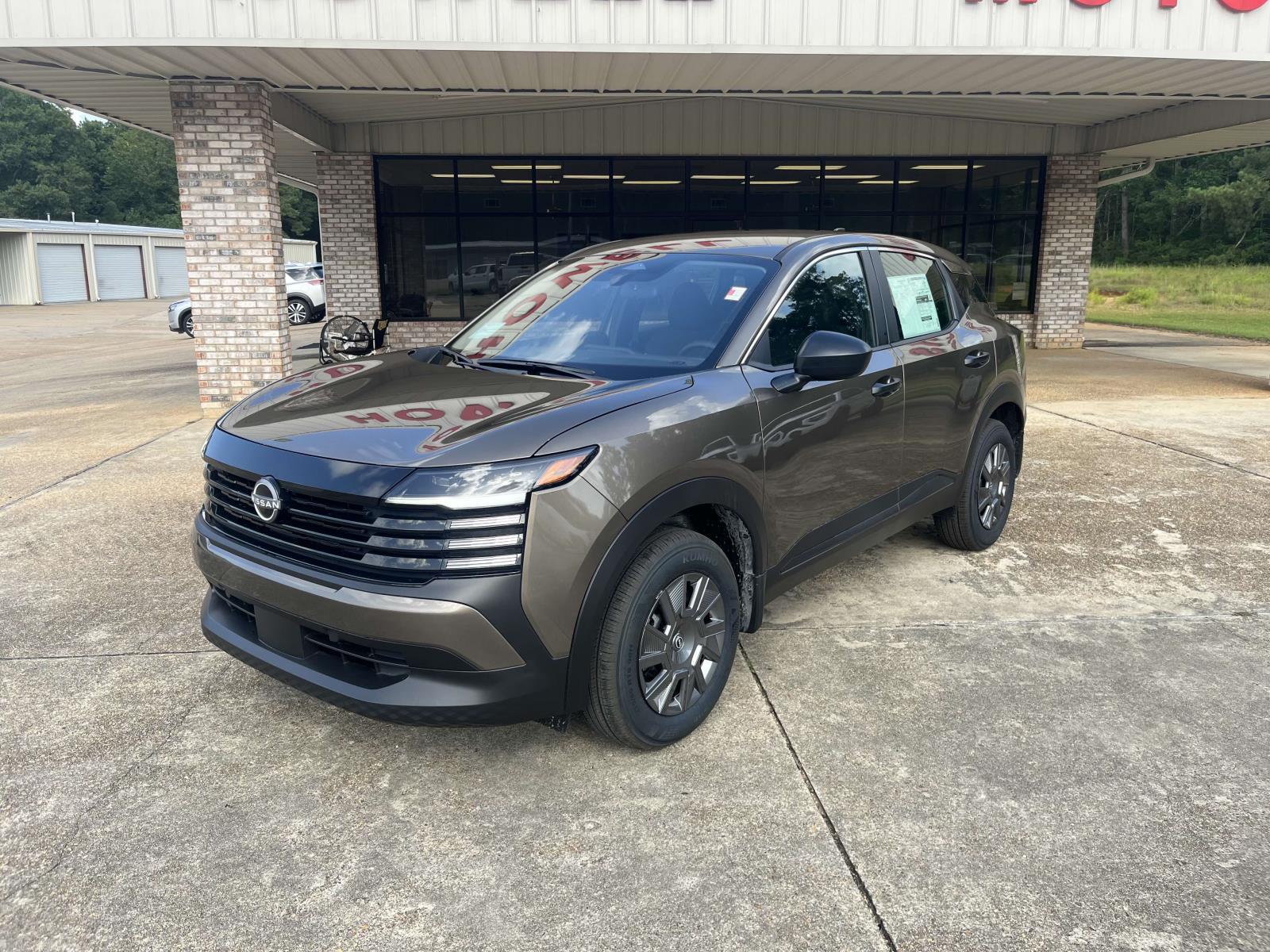 2025 Nissan Kicks S's photo