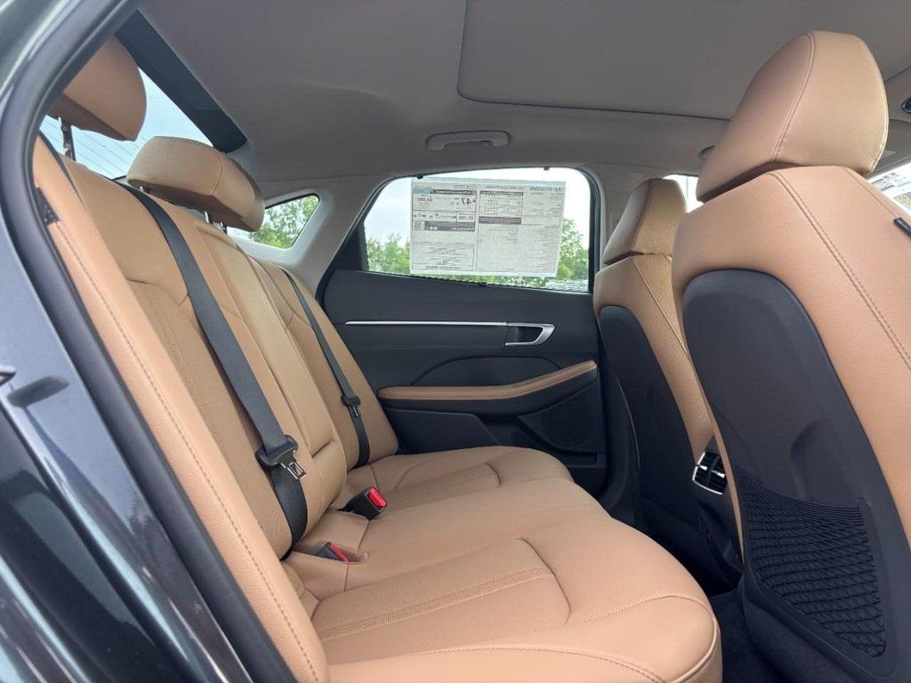 2025 Hyundai Sonata Hybrid Limited photo 4