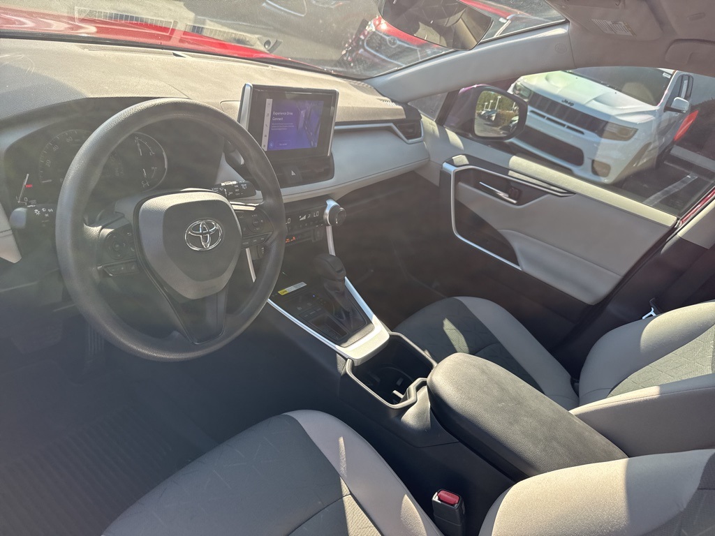 2023 Toyota RAV4 XLE photo 17