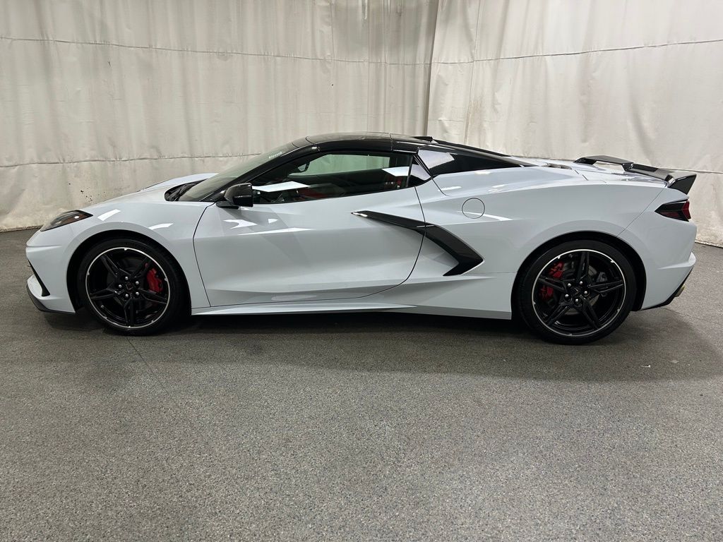 2022 Chevrolet Corvette Stingray 2LT Convertible photo 4