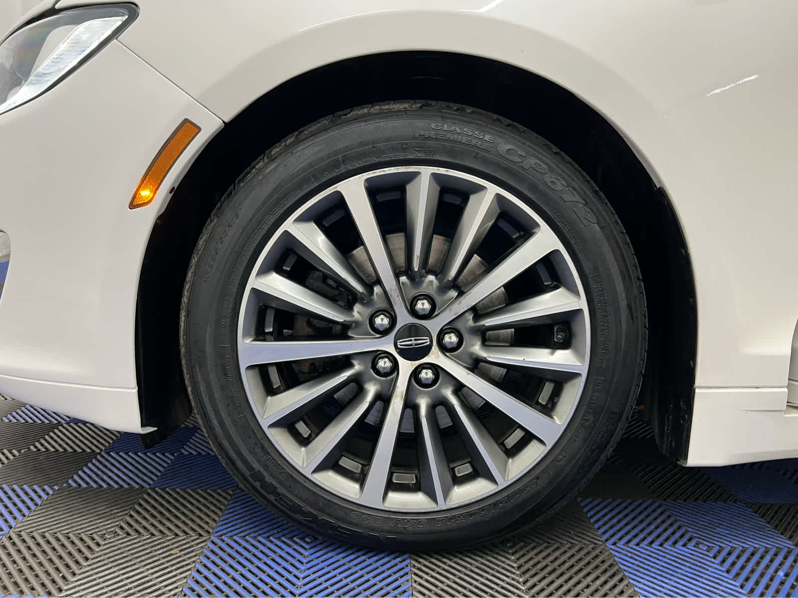 2017 Lincoln MKZ Premiere photo 17