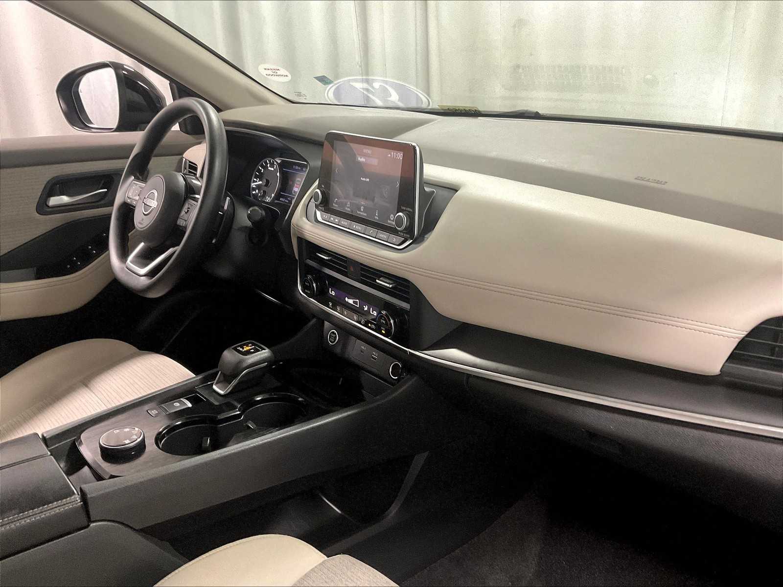 2023 Nissan Rogue SV photo 14