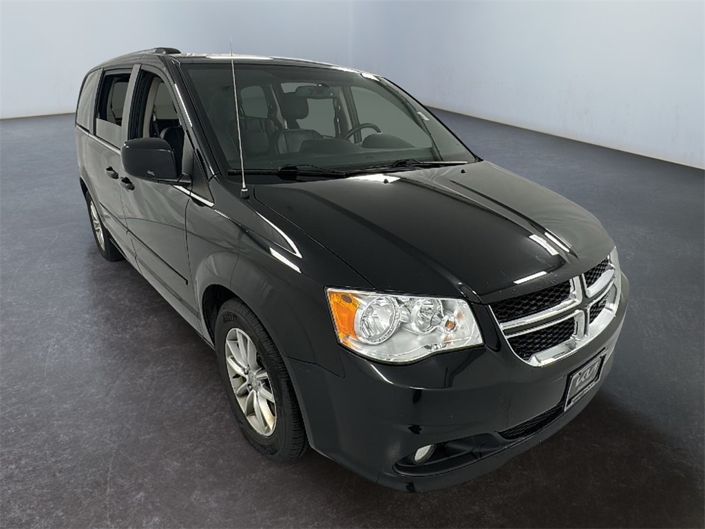 Used 2015 Dodge Grand Caravan SXT with VIN 2C4RDGCGXFR690304 for sale in Janesville, WI