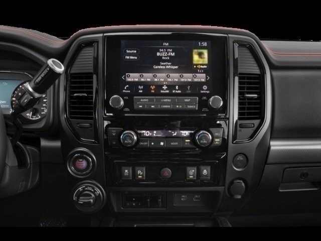 2021 Nissan Titan Crew Cab PRO-4X photo 3
