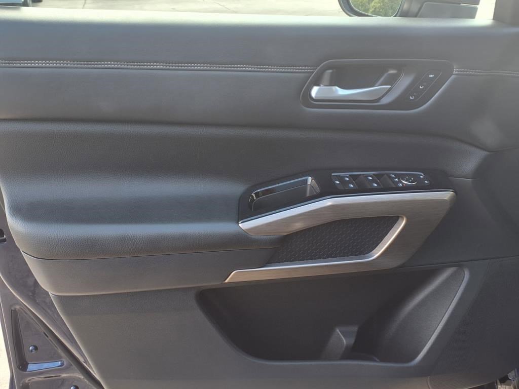 2022 Nissan Pathfinder Platinum photo 14