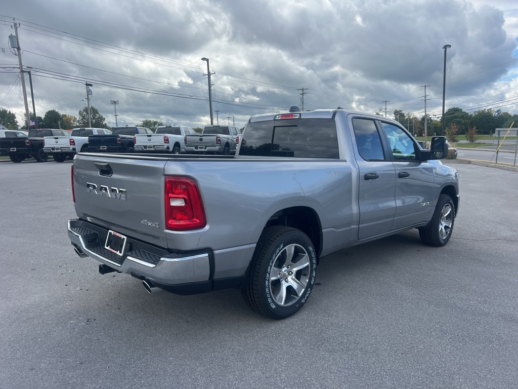 2025 Ram 1500 Tradesman photo 3