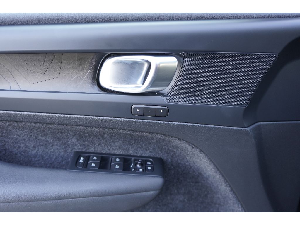 2023 Volvo C40 Recharge Plus photo 10