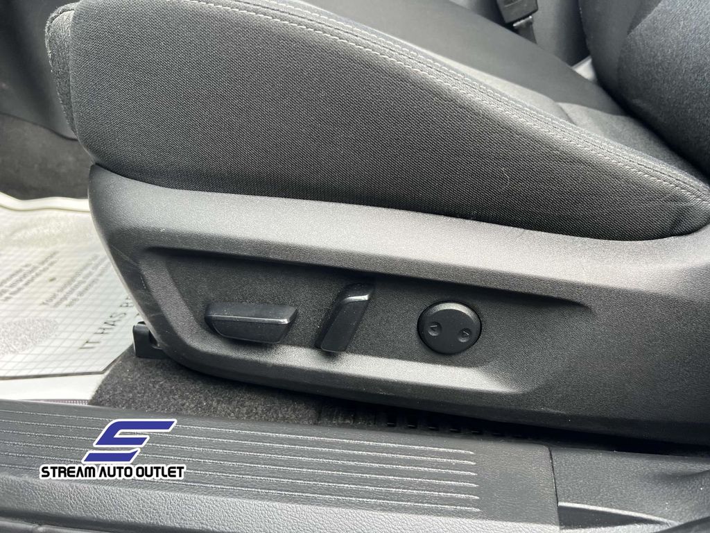 2024 Nissan Rogue SV photo 11