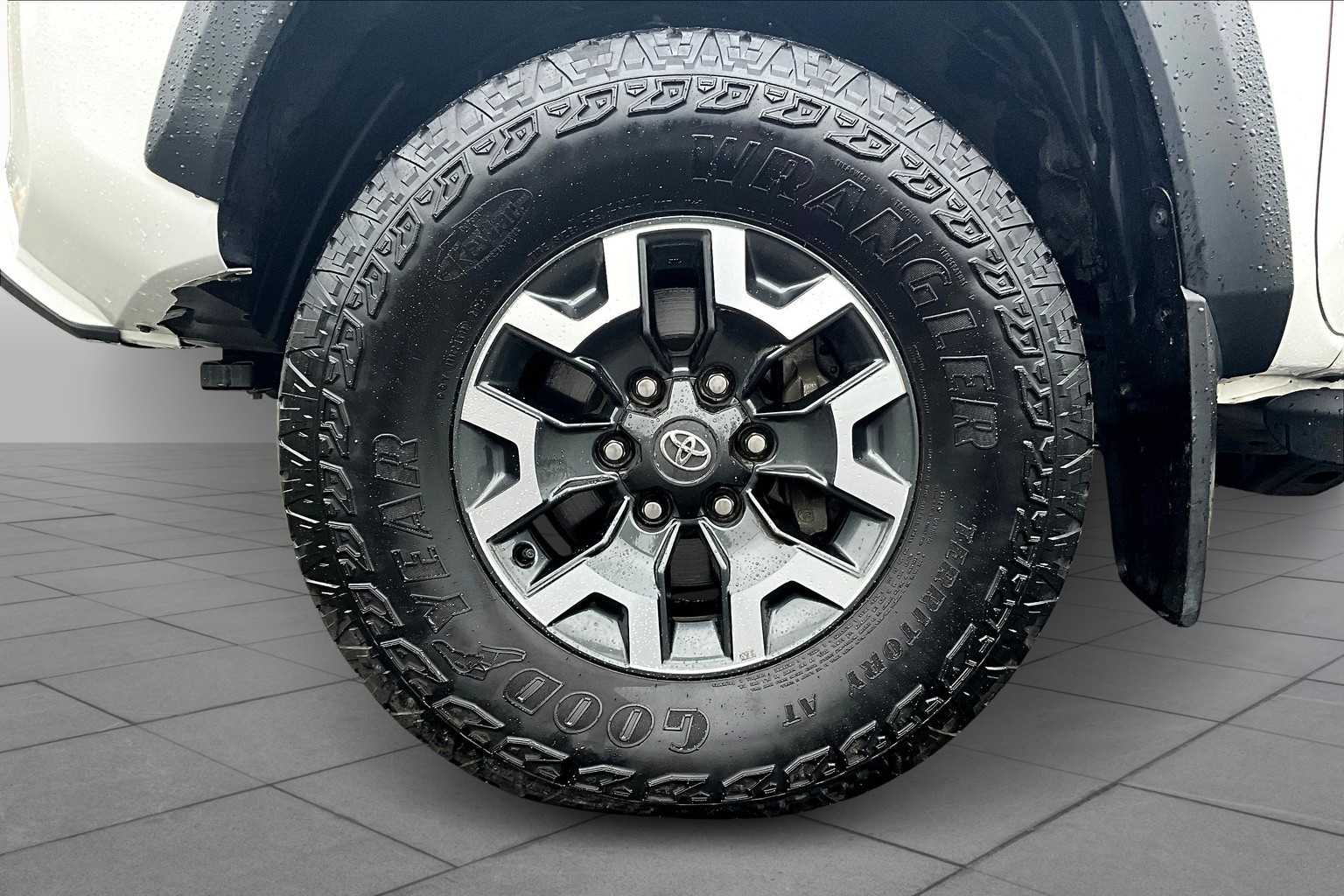 2023 Toyota Tacoma TRD 4x4 photo 9