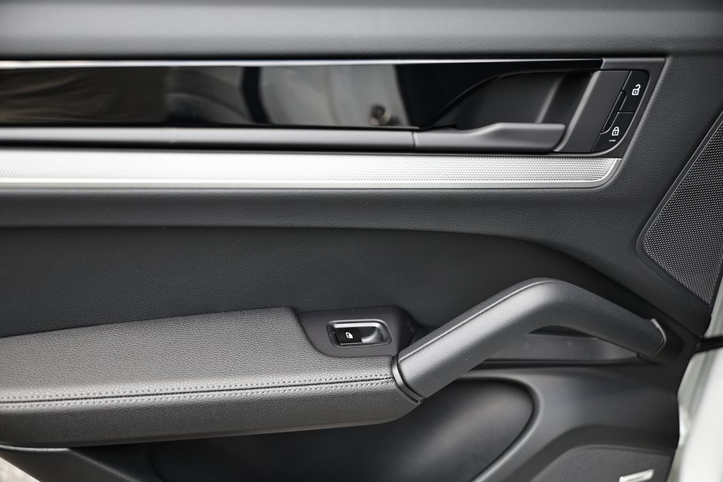 2025 Porsche Cayenne S E-Hybrid photo 26