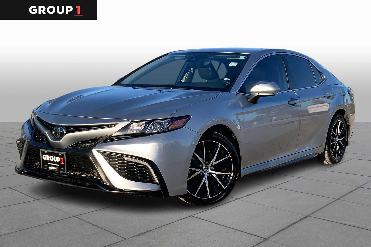 2024 Toyota Camry SE's photo