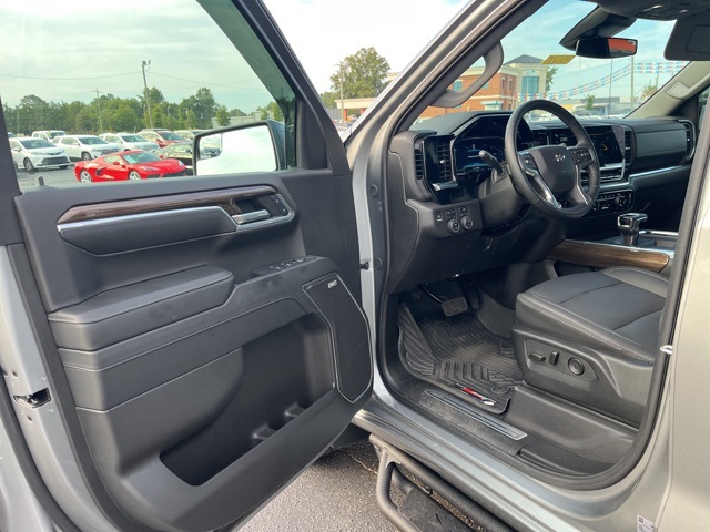 2024 Chevrolet Silverado 1500 RST photo 3