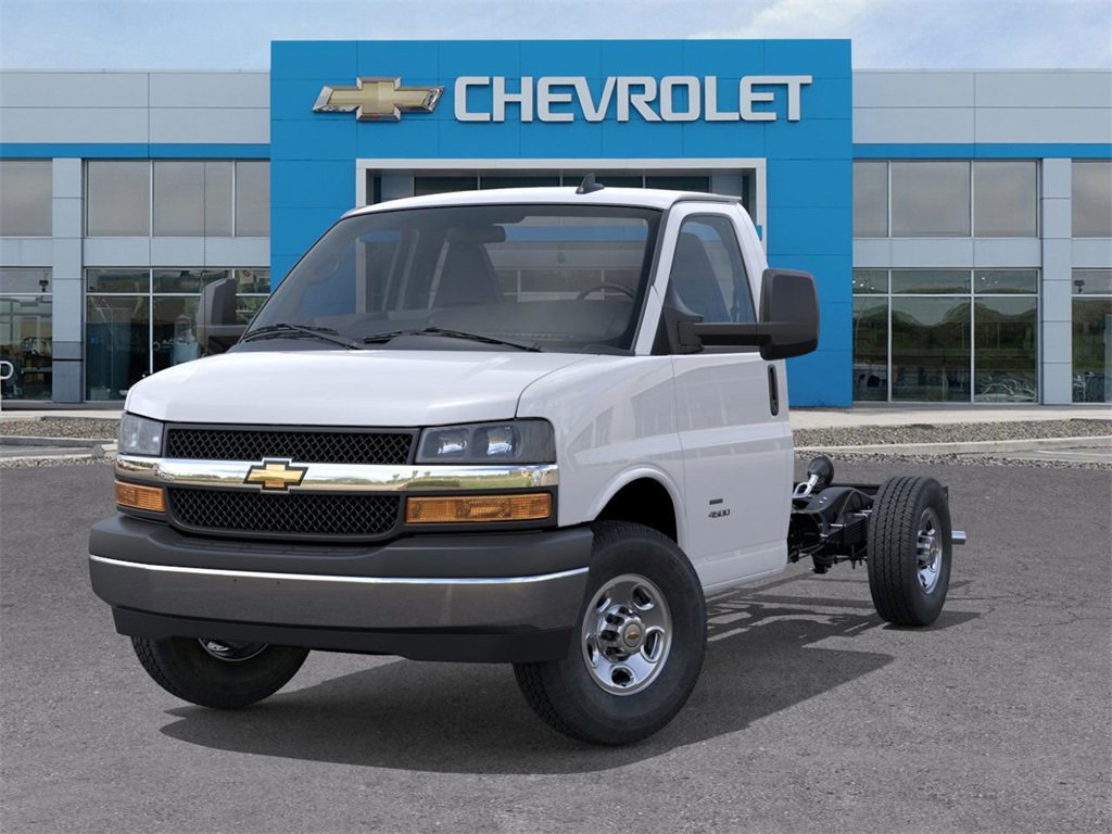 2025 Chevrolet Express Cutaway 3500 photo 4
