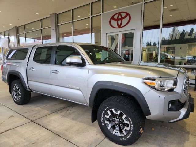 2017 Toyota Tacoma TRD Off-Road photo 3
