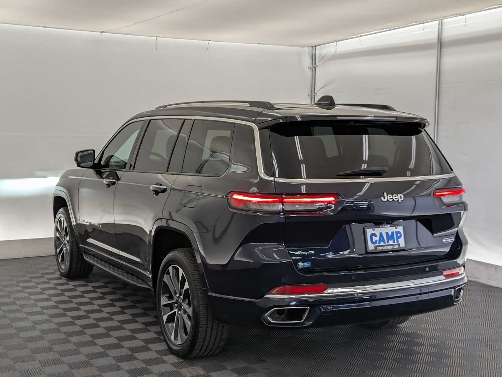 2024 Jeep Grand Cherokee Overland photo 3