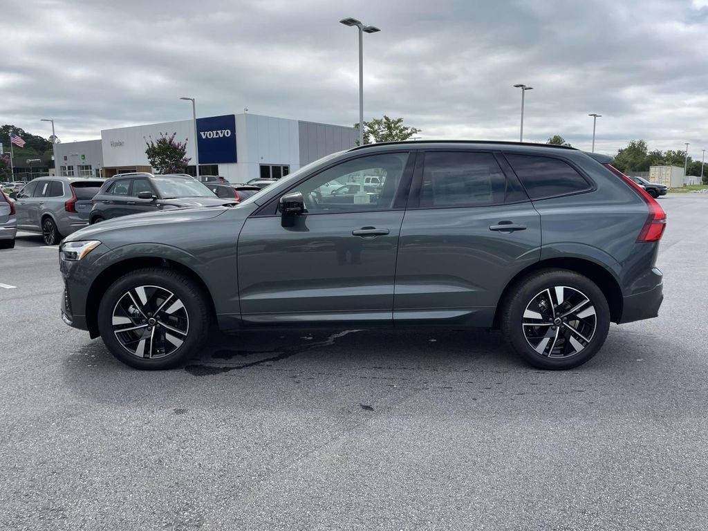 2026 Volvo XC60 B5 Core photo 25