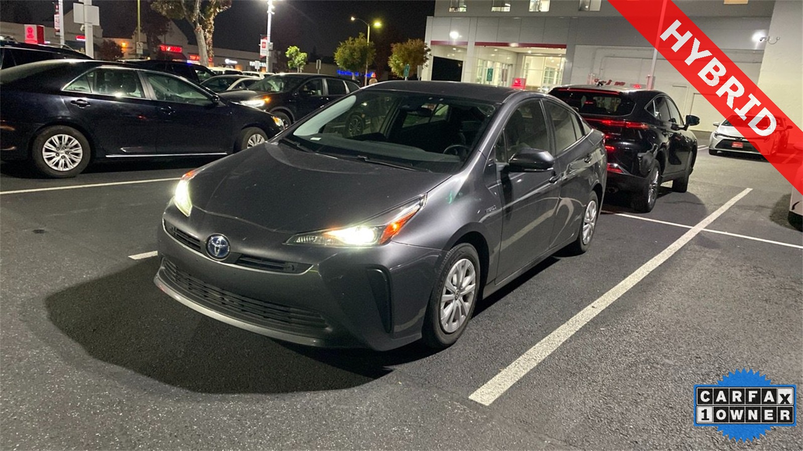 2022 Toyota Prius LE's photo
