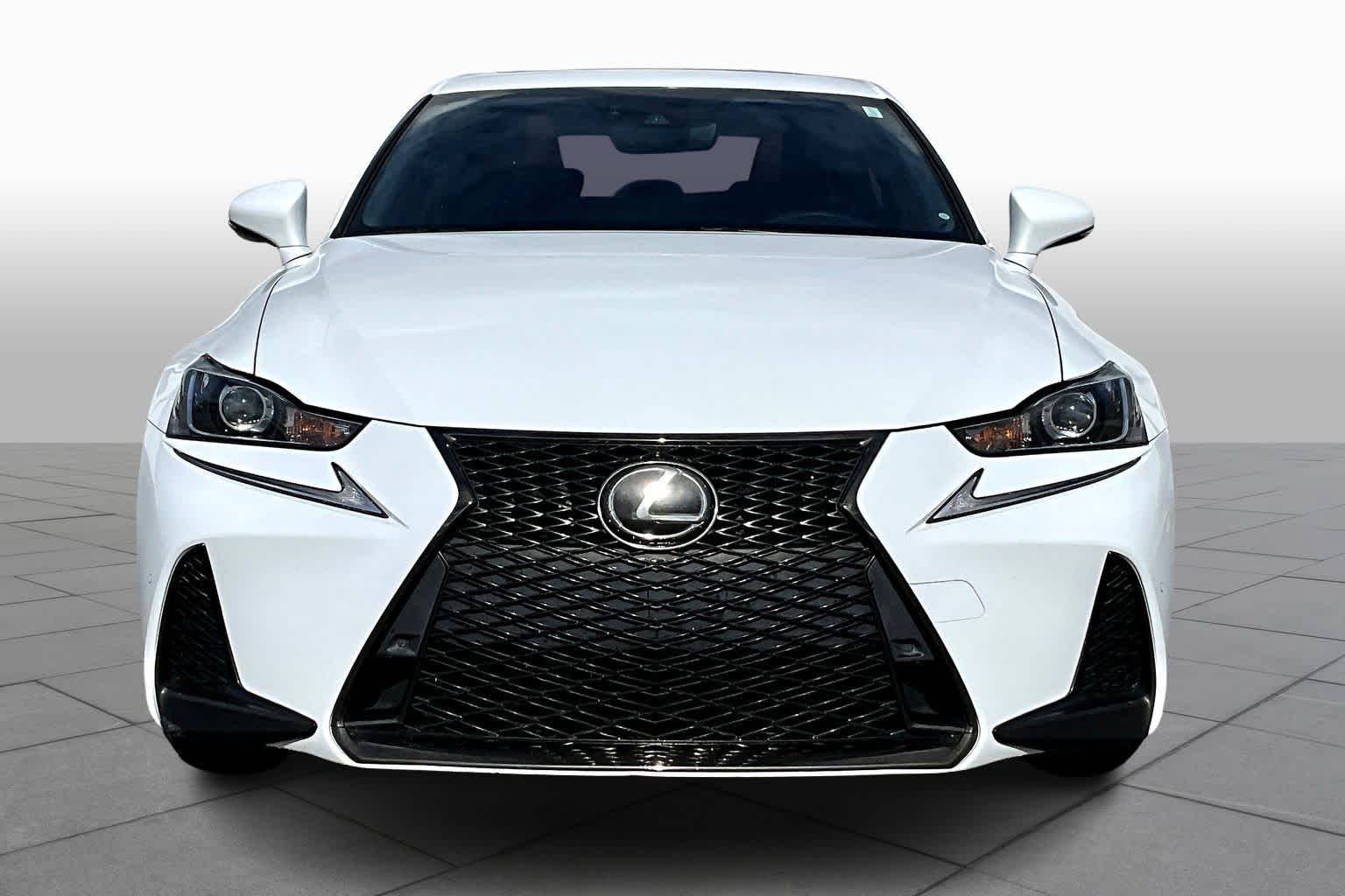 2018 Lexus IS 300 photo 3