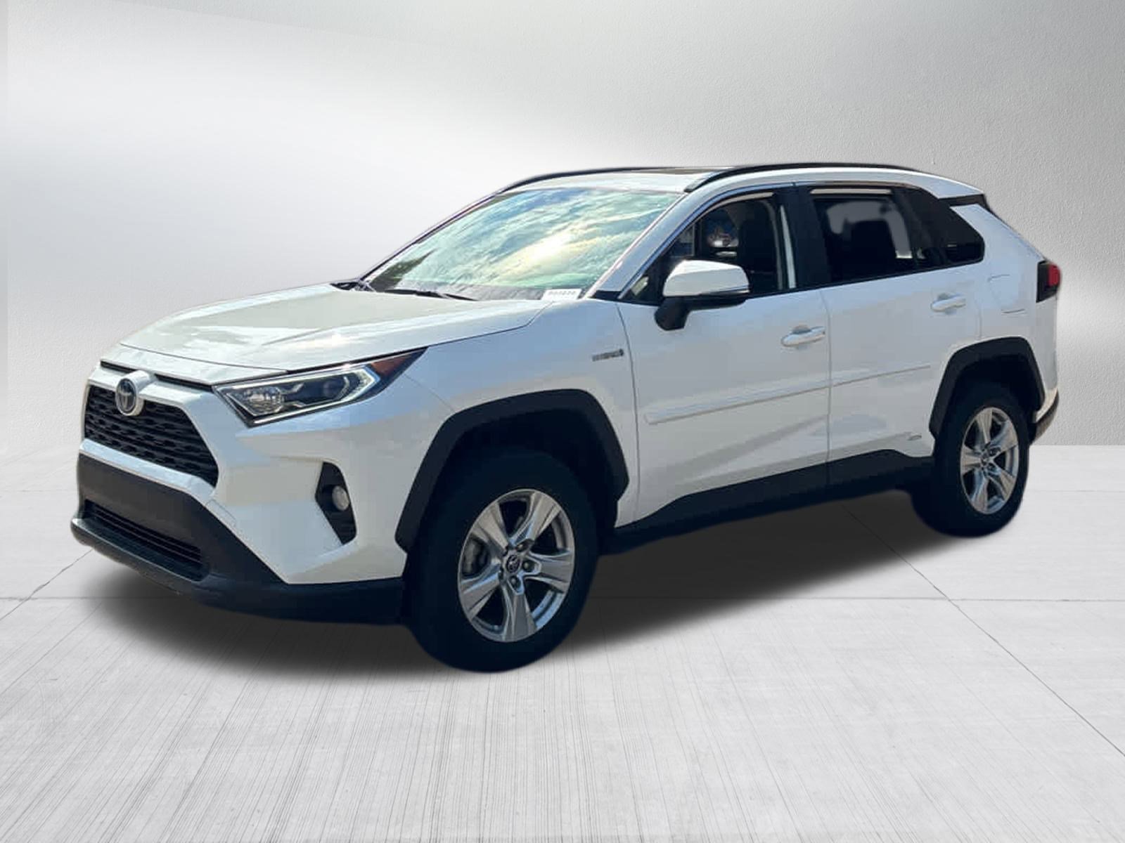 2019 Toyota RAV4 Hybrid XLE photo 3