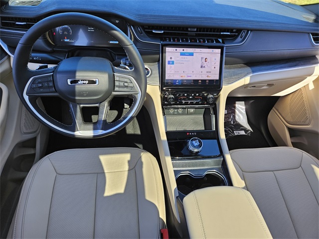 2025 Jeep Grand Cherokee Limited photo 8