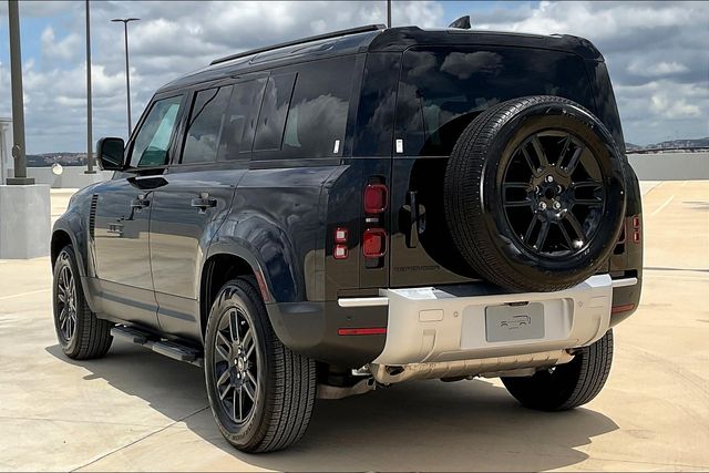 2025 Land Rover Defender 110 S photo 3