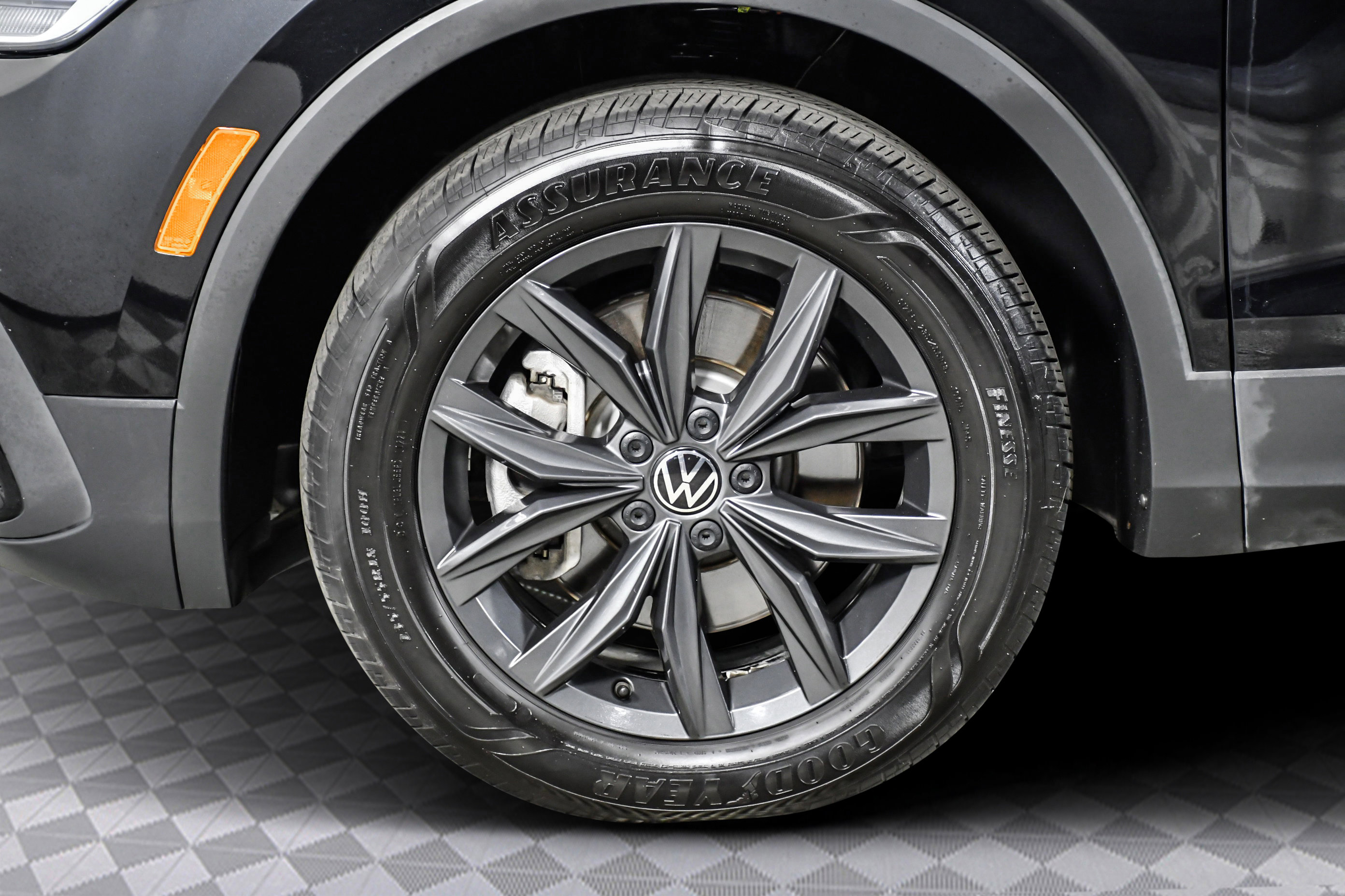 2024 Volkswagen Tiguan SE Wolfsburg Edition photo 27