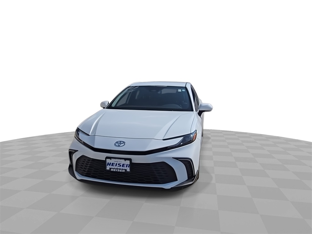 2025 Toyota Camry SE photo 3