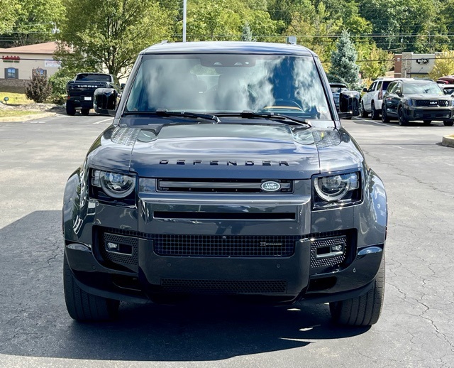 2023 Land Rover Defender 130 X-Dynamic SE photo 2